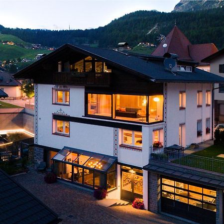 Artefugium Atelier Lägenhet Selva di Val Gardena Exteriör bild